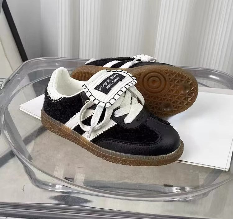 ¡UrbanStride™ – Estilo Clásico y Comodidad para Cada Día! 👟
