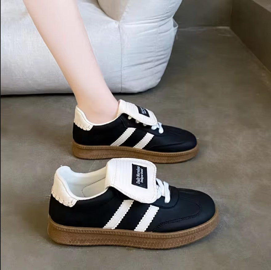 ¡UrbanStride™ – Estilo Clásico y Comodidad para Cada Día! 👟